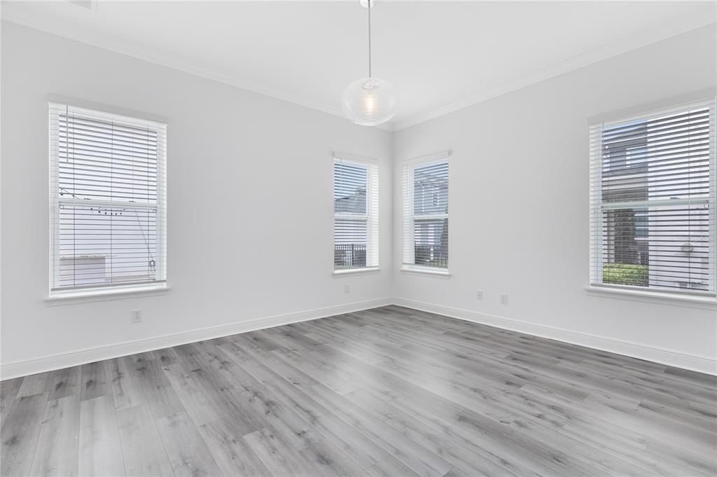 出租: $3,850 (4 贝兹, 3 浴室, 2054 平方英尺)