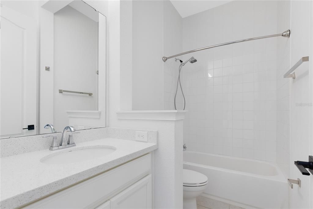 出租: $3,850 (4 贝兹, 3 浴室, 2054 平方英尺)