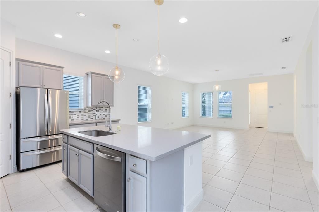 出租: $3,850 (4 贝兹, 3 浴室, 2054 平方英尺)