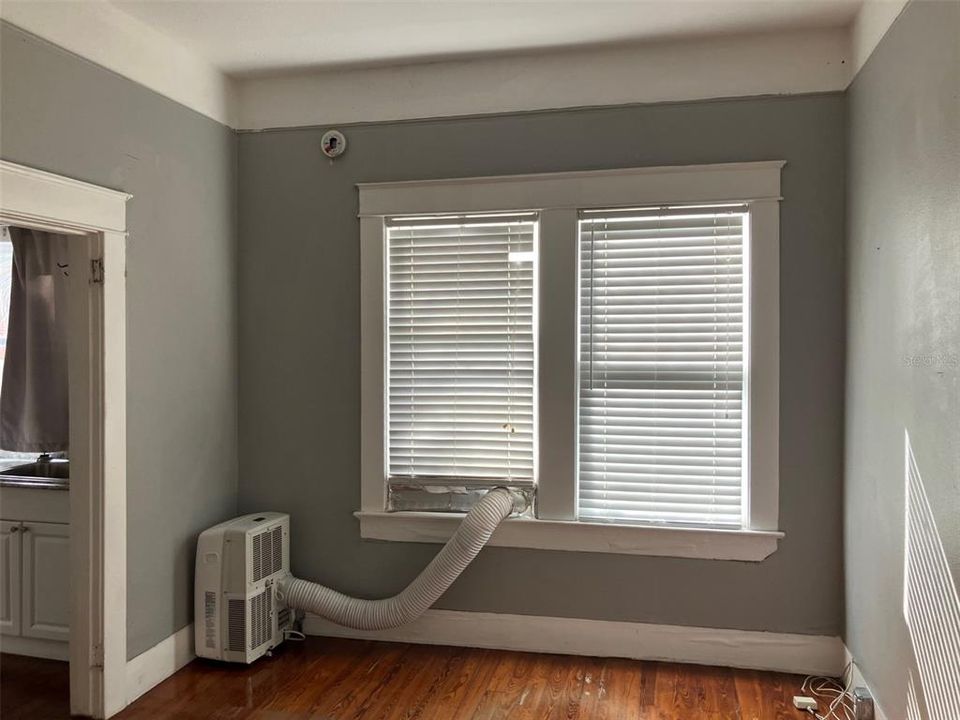 待售: $975,000 (0 贝兹, 0 浴室, 1946 平方英尺)