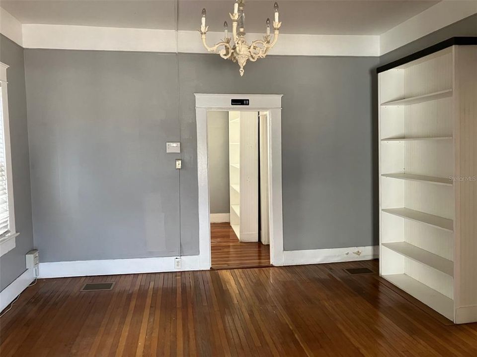 待售: $975,000 (0 贝兹, 0 浴室, 1946 平方英尺)