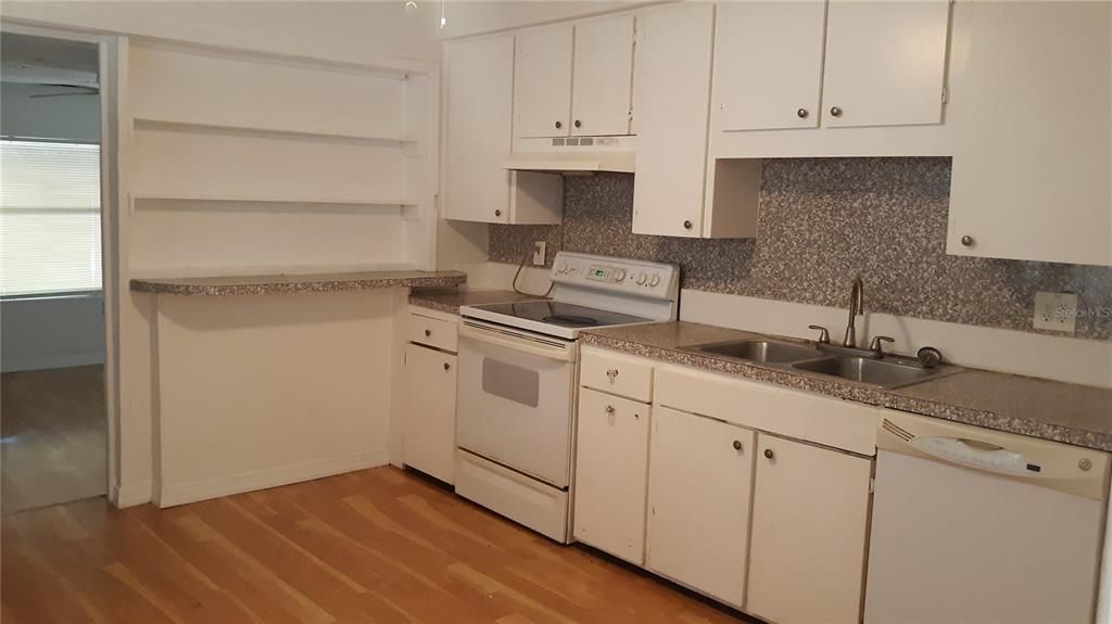 В аренду: $2,195 (3 спален, 2 ванн, 1025 Квадратных фут)