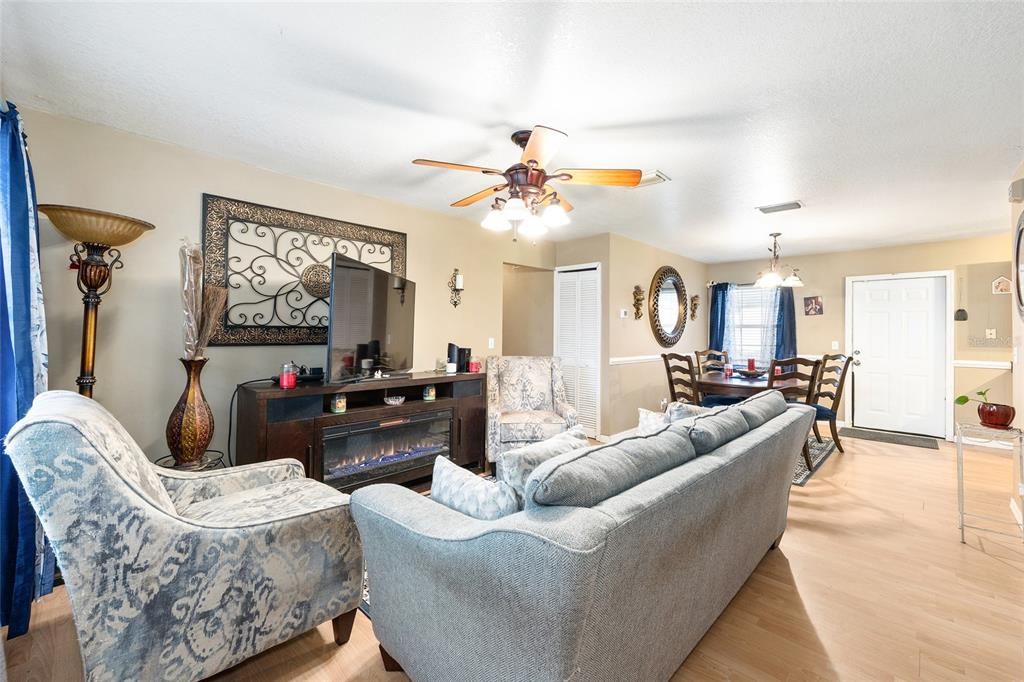 En Venta: $234,900 (3 camas, 2 baños, 1346 Pies cuadrados)