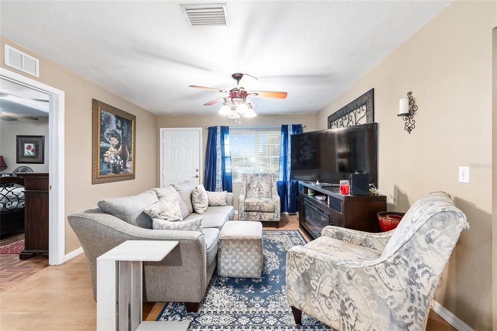 En Venta: $234,900 (3 camas, 2 baños, 1346 Pies cuadrados)