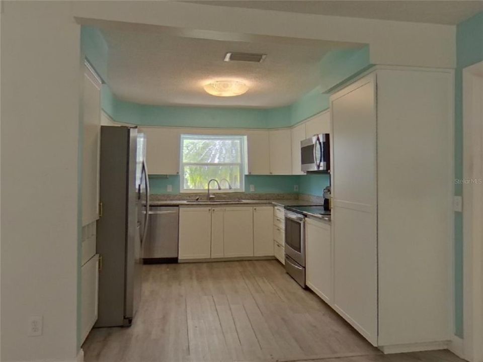 For Rent: $2,629 (4 beds, 2 baths, 2096 Square Feet)