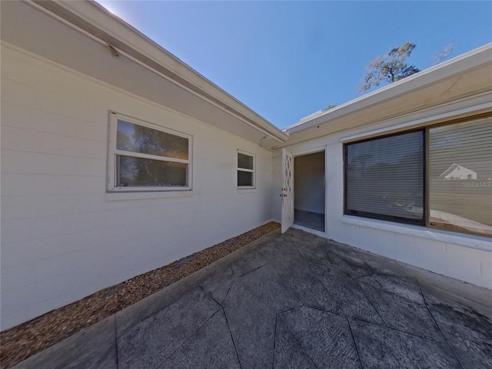 For Rent: $2,629 (4 beds, 2 baths, 2096 Square Feet)