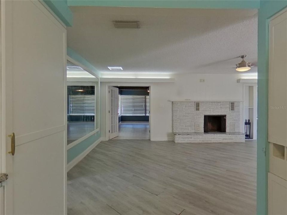 For Rent: $2,629 (4 beds, 2 baths, 2096 Square Feet)