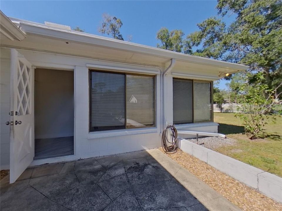 For Rent: $2,629 (4 beds, 2 baths, 2096 Square Feet)