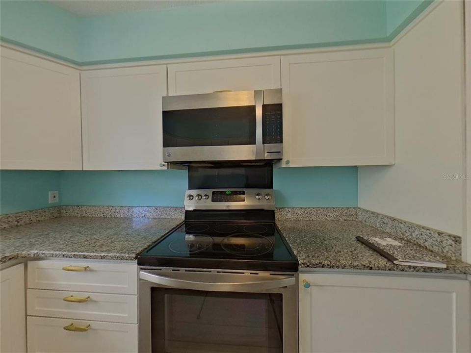 For Rent: $2,629 (4 beds, 2 baths, 2096 Square Feet)