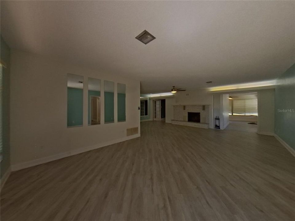 For Rent: $2,629 (4 beds, 2 baths, 2096 Square Feet)