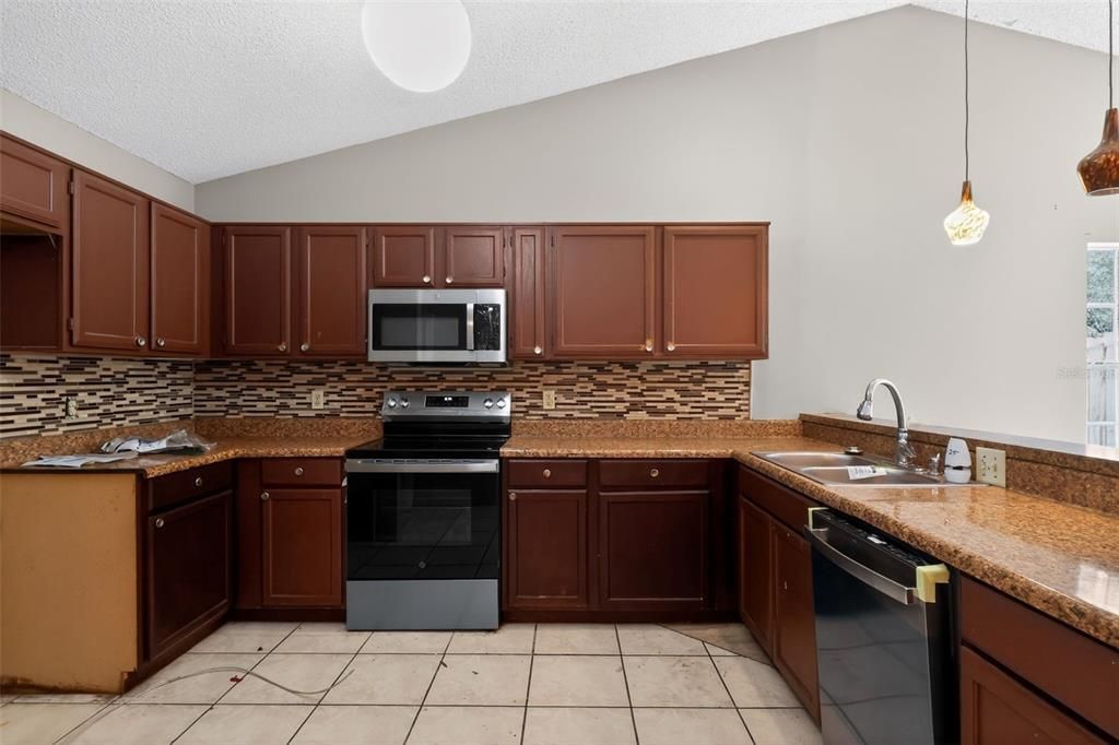 На продажу: $334,900 (3 спален, 2 ванн, 1508 Квадратных фут)