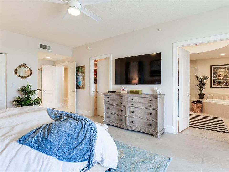 出租: $13,500 (3 贝兹, 3 浴室, 3166 平方英尺)