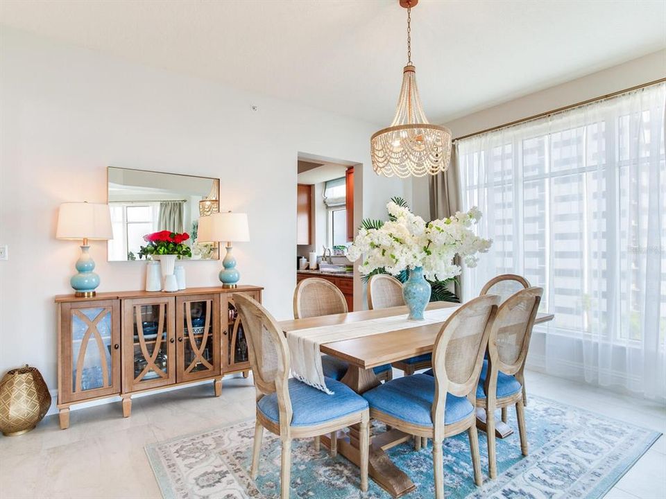 出租: $13,500 (3 贝兹, 3 浴室, 3166 平方英尺)