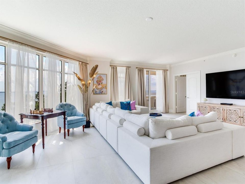 出租: $13,500 (3 贝兹, 3 浴室, 3166 平方英尺)