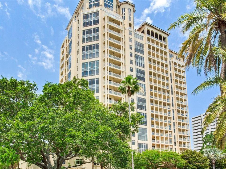 出租: $13,500 (3 贝兹, 3 浴室, 3166 平方英尺)