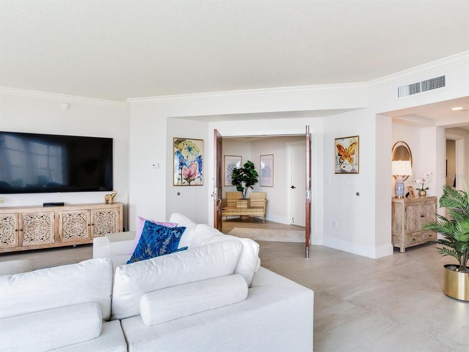 出租: $13,500 (3 贝兹, 3 浴室, 3166 平方英尺)