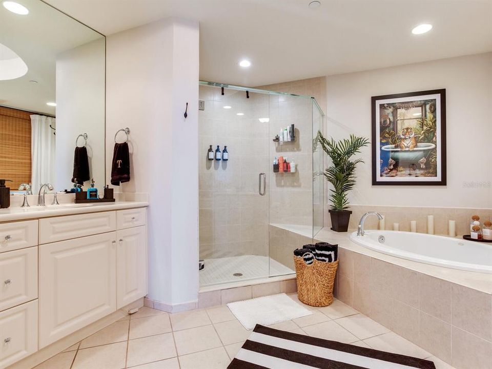 出租: $13,500 (3 贝兹, 3 浴室, 3166 平方英尺)