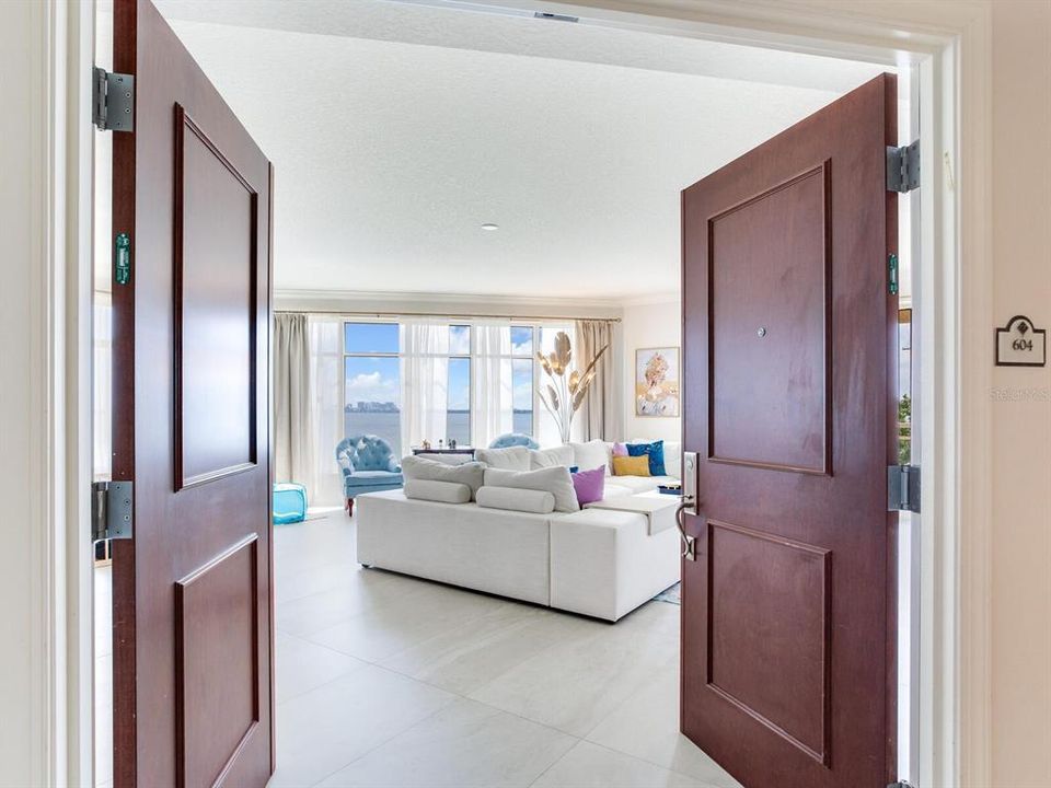 出租: $13,500 (3 贝兹, 3 浴室, 3166 平方英尺)