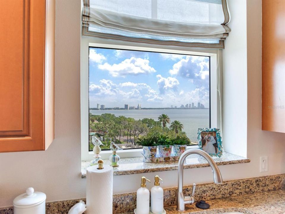 出租: $13,500 (3 贝兹, 3 浴室, 3166 平方英尺)