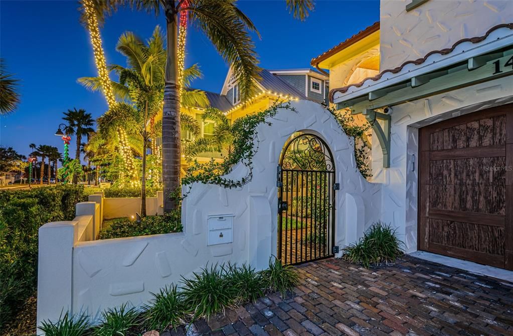 For Sale: $5,850,000 (5 beds, 5 baths, 4213 Square Feet)