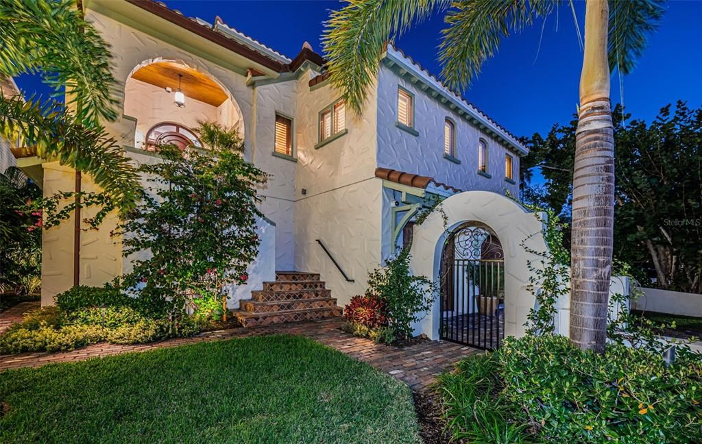 For Sale: $5,850,000 (5 beds, 5 baths, 4213 Square Feet)