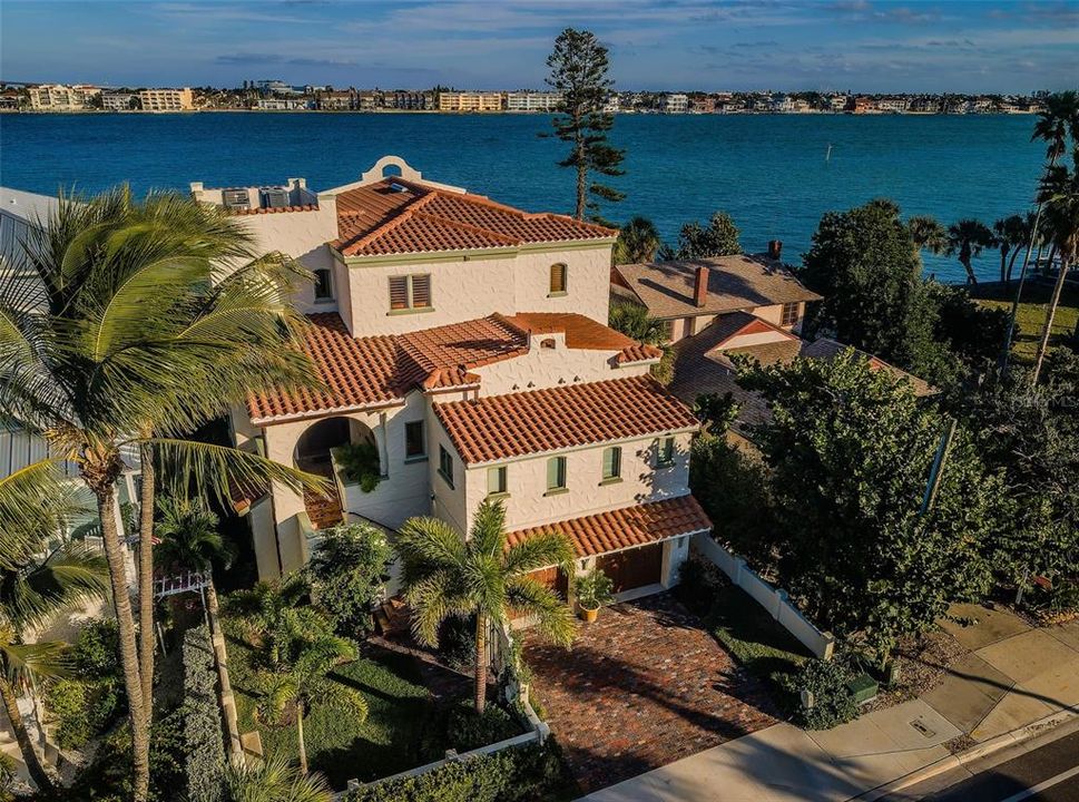 For Sale: $5,850,000 (5 beds, 5 baths, 4213 Square Feet)