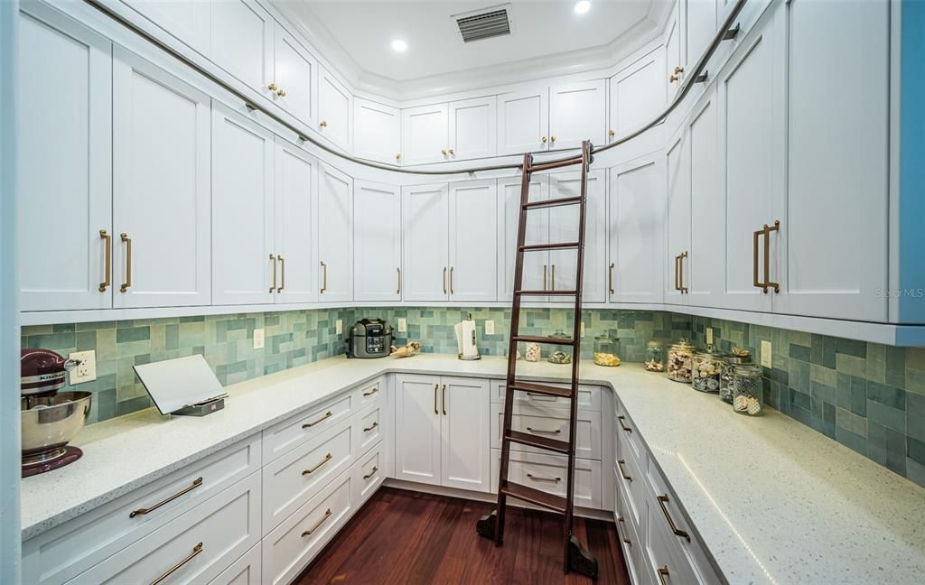 For Sale: $5,850,000 (5 beds, 5 baths, 4213 Square Feet)