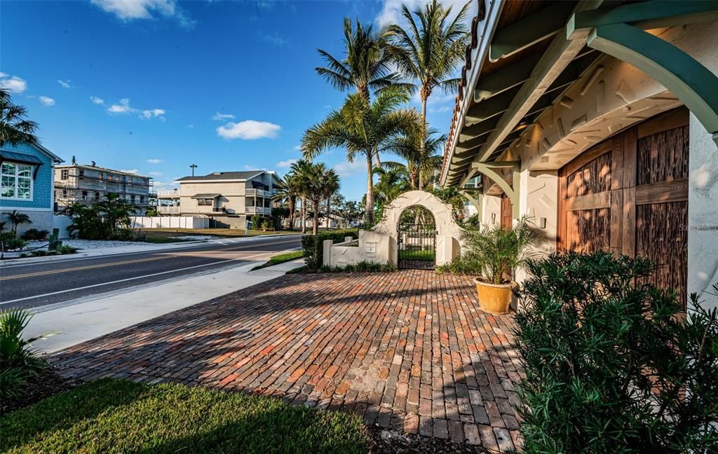 For Sale: $5,850,000 (5 beds, 5 baths, 4213 Square Feet)