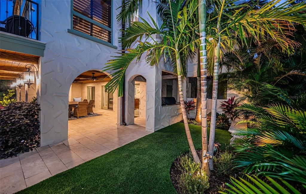 For Sale: $5,850,000 (5 beds, 5 baths, 4213 Square Feet)