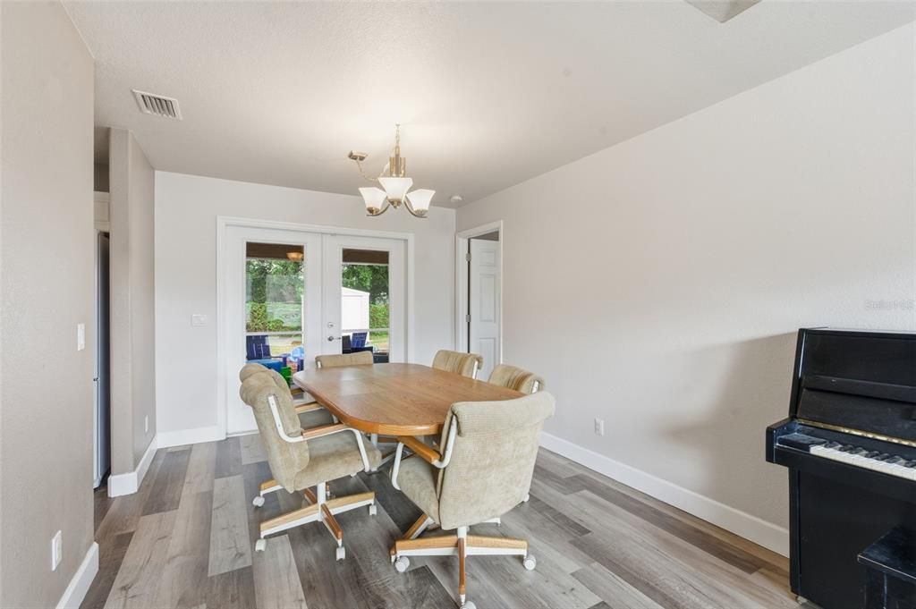 На продажу: $315,000 (3 спален, 2 ванн, 1728 Квадратных фут)