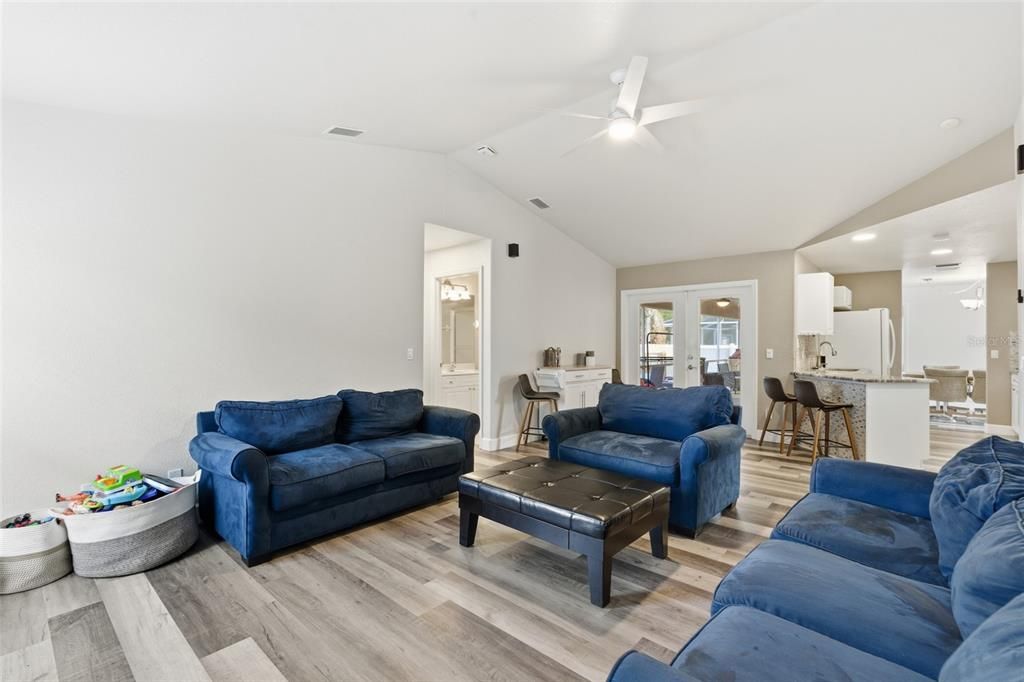 На продажу: $315,000 (3 спален, 2 ванн, 1728 Квадратных фут)