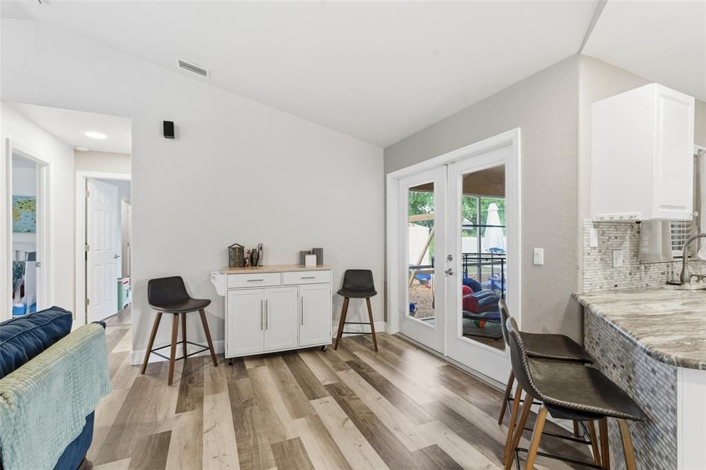 На продажу: $315,000 (3 спален, 2 ванн, 1728 Квадратных фут)