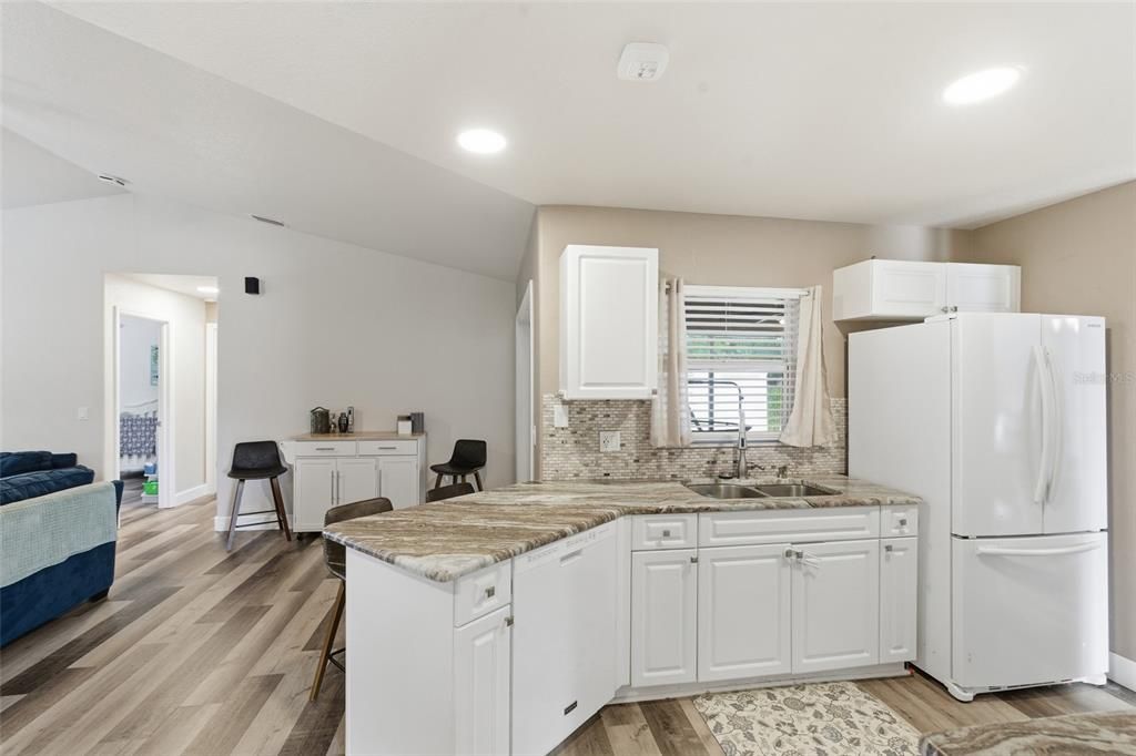 На продажу: $315,000 (3 спален, 2 ванн, 1728 Квадратных фут)