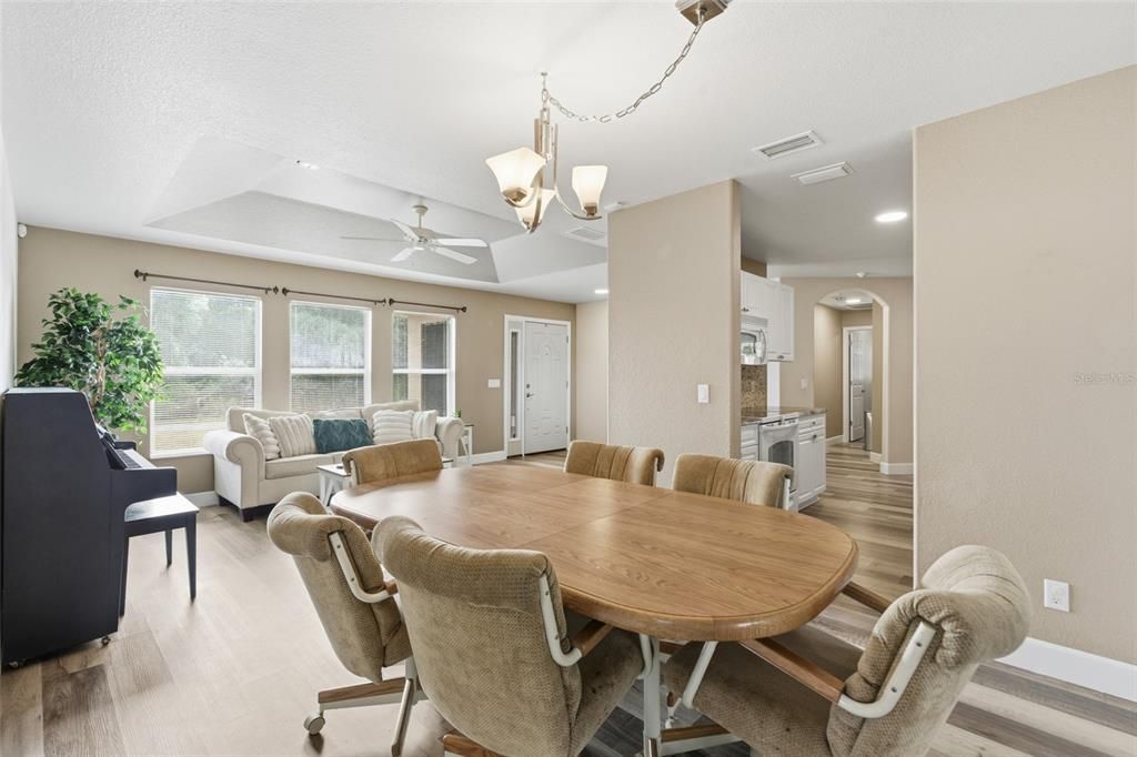 На продажу: $315,000 (3 спален, 2 ванн, 1728 Квадратных фут)