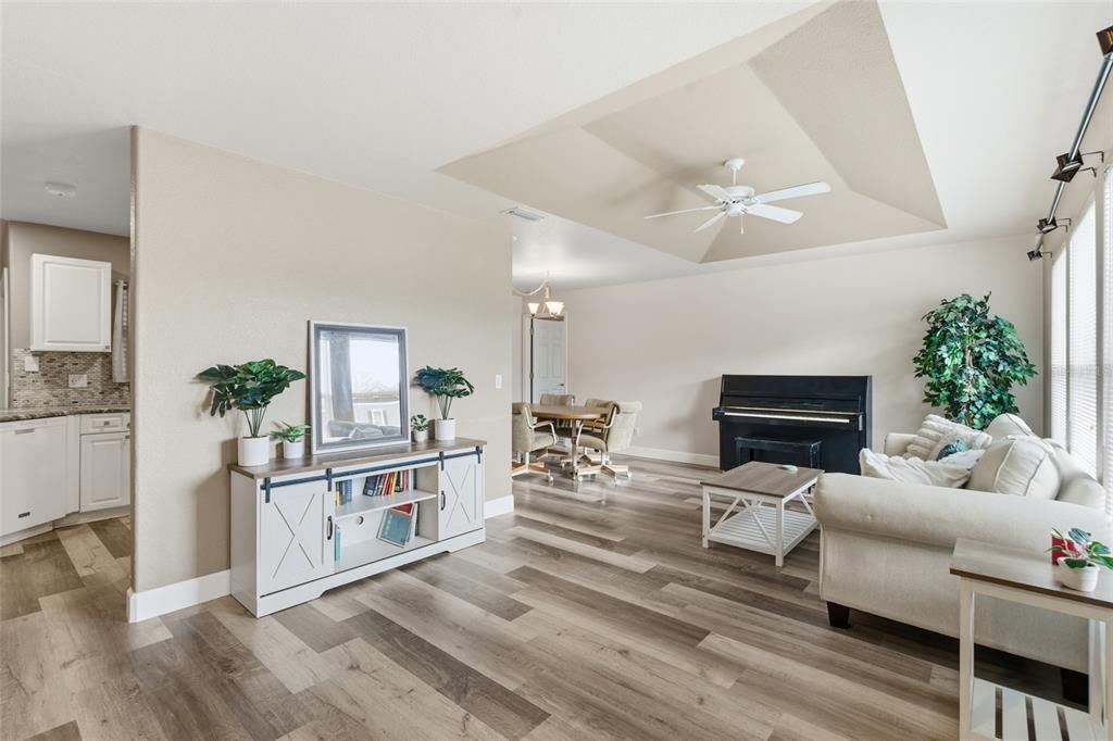 На продажу: $315,000 (3 спален, 2 ванн, 1728 Квадратных фут)