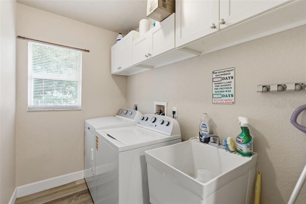 На продажу: $315,000 (3 спален, 2 ванн, 1728 Квадратных фут)