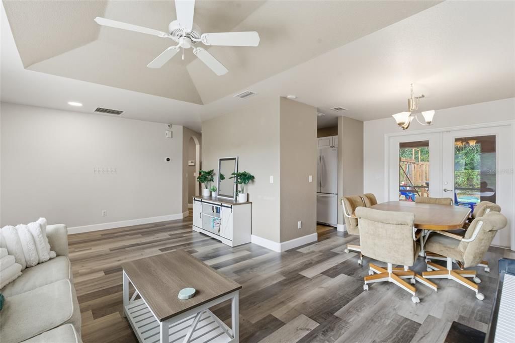 На продажу: $315,000 (3 спален, 2 ванн, 1728 Квадратных фут)