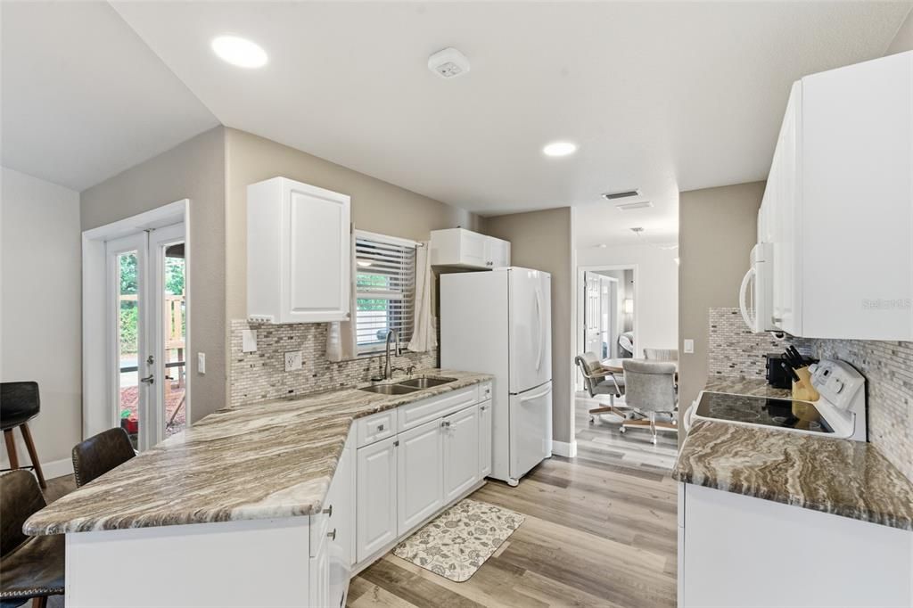 На продажу: $315,000 (3 спален, 2 ванн, 1728 Квадратных фут)