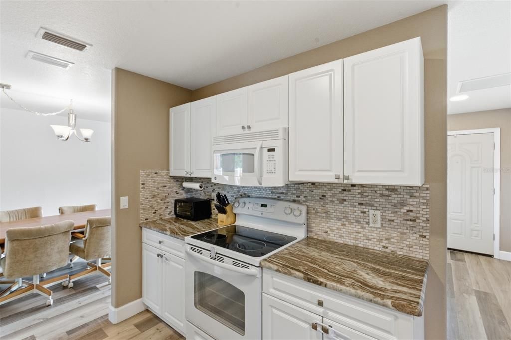 На продажу: $315,000 (3 спален, 2 ванн, 1728 Квадратных фут)