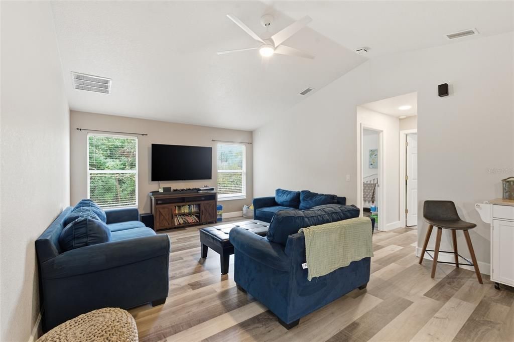 На продажу: $315,000 (3 спален, 2 ванн, 1728 Квадратных фут)