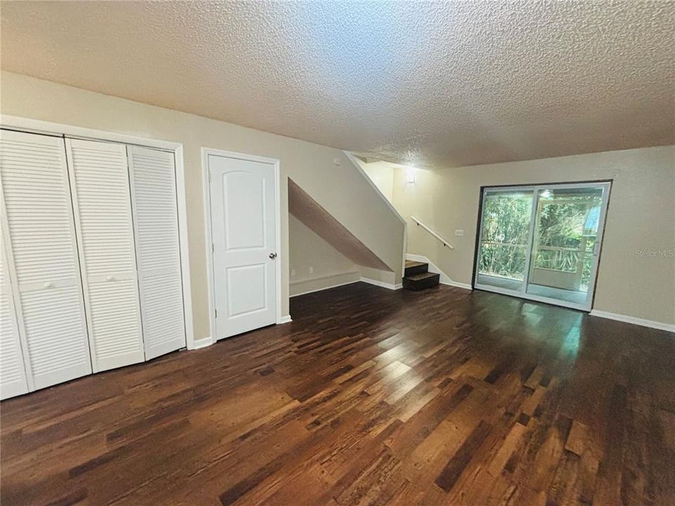 For Rent: $1,295 (2 beds, 1 baths, 1020 Square Feet)