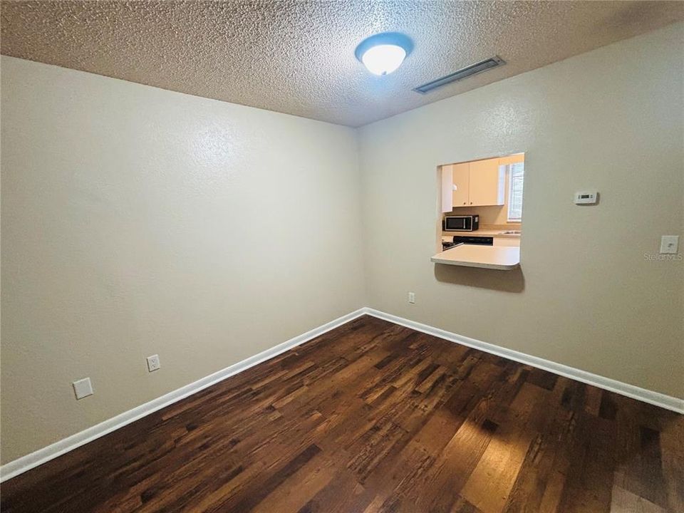 For Rent: $1,295 (2 beds, 1 baths, 1020 Square Feet)