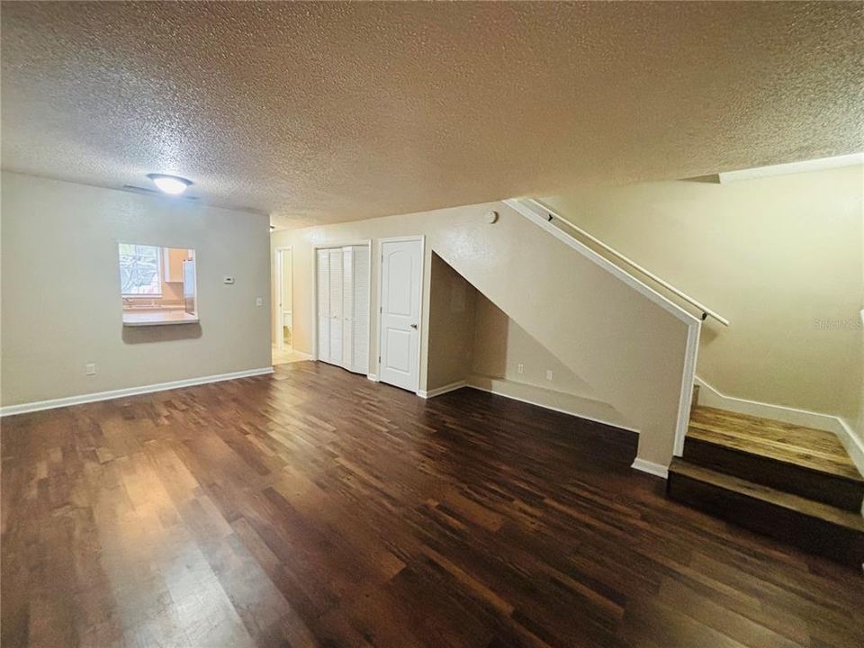 For Rent: $1,295 (2 beds, 1 baths, 1020 Square Feet)