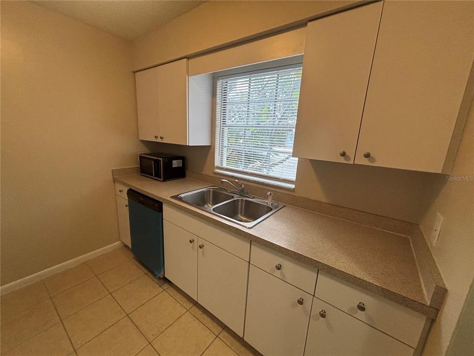 For Rent: $1,295 (2 beds, 1 baths, 1020 Square Feet)