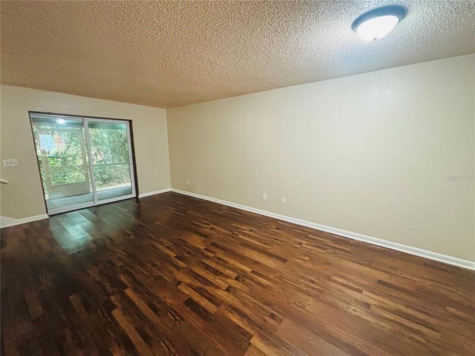 For Rent: $1,295 (2 beds, 1 baths, 1020 Square Feet)