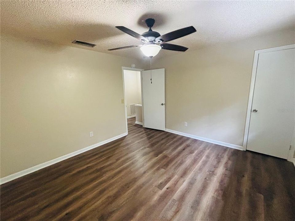 For Rent: $1,295 (2 beds, 1 baths, 1020 Square Feet)