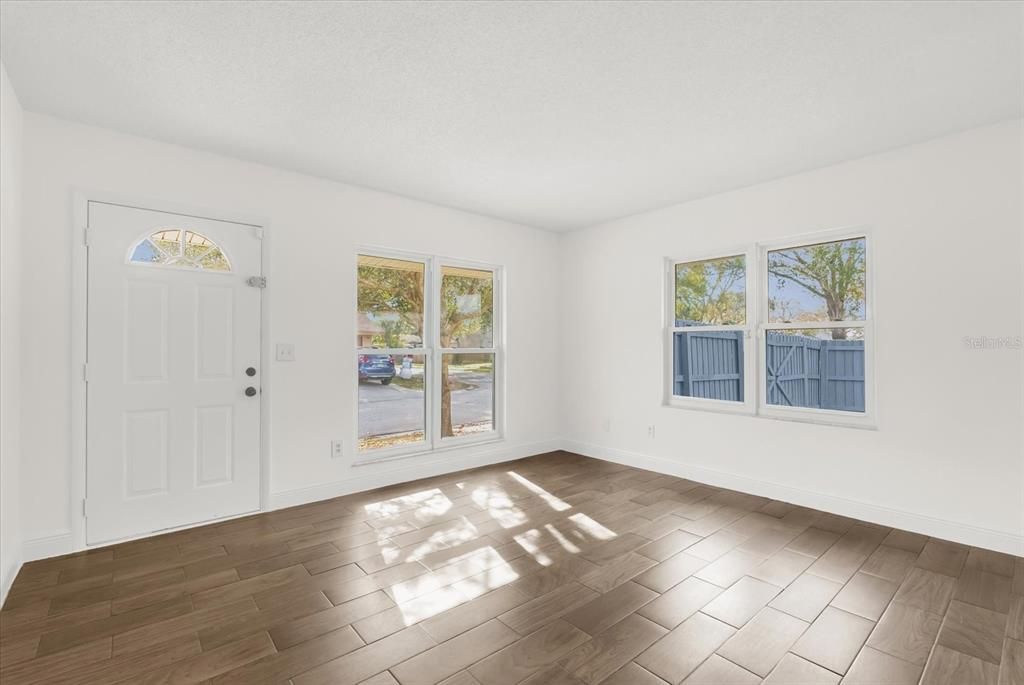 En Venta: $349,900 (3 camas, 2 baños, 1296 Pies cuadrados)