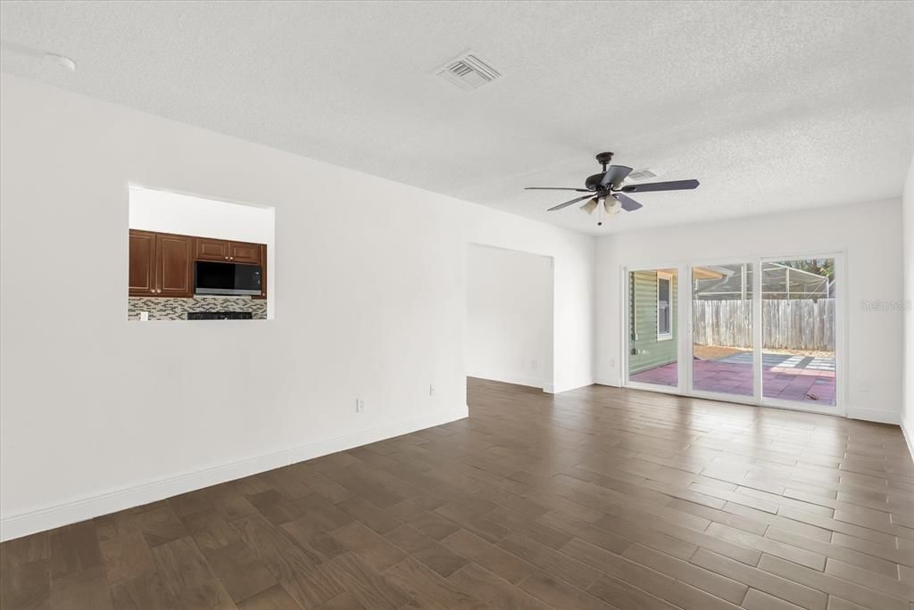 En Venta: $349,900 (3 camas, 2 baños, 1296 Pies cuadrados)