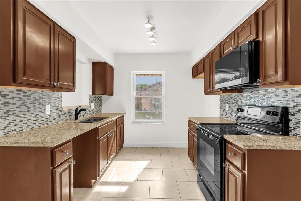 En Venta: $349,900 (3 camas, 2 baños, 1296 Pies cuadrados)