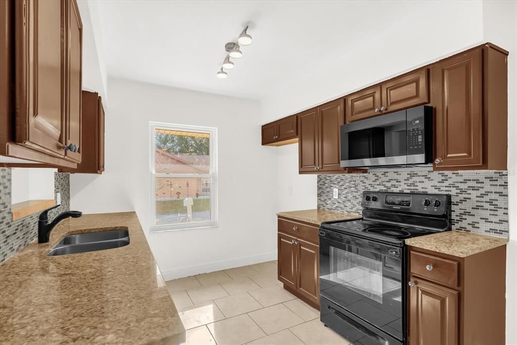 En Venta: $349,900 (3 camas, 2 baños, 1296 Pies cuadrados)